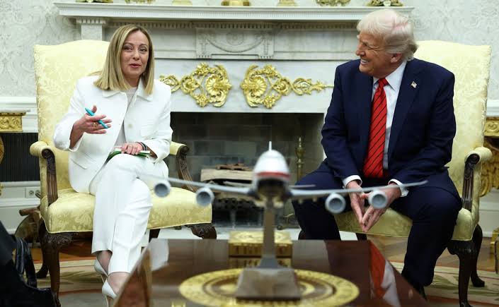 Трамп заявил, что премьер Италии «умоляла» его о совместном фото на саммите G7