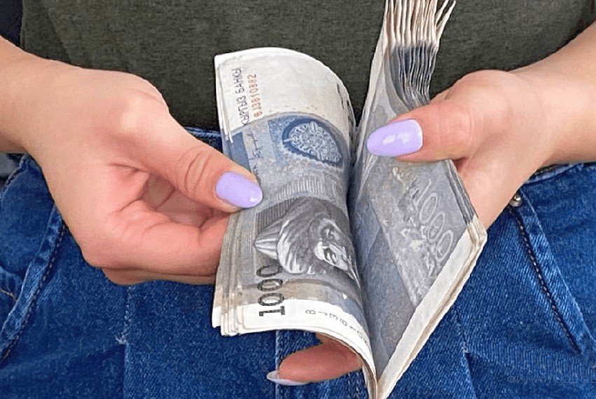 Средняя зарплата в Кыргызстане достигла 53 тысяч 759 сомов