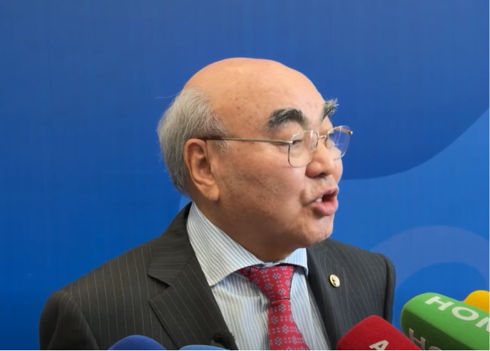 Аскар Акаев объяснил свое неожиданное появление на Иссык-Кульском форуме