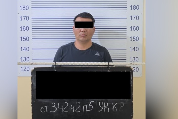 Инспектора Счетной палаты КР задержали по подозрению во взятке в 900 тысяч сомов