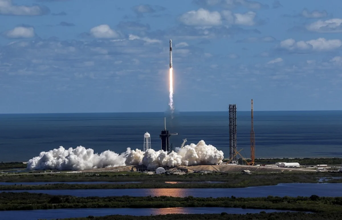 Американский космический корабль Cargo Dragon пристыкуется к МКС и доставит 2,3 тонны грузов