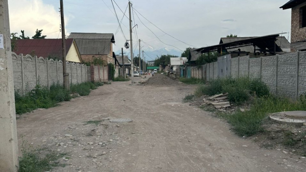 Горожане жалуются на затянувшийся ремонт улицы. Мэрия говорит, что все идет по графику